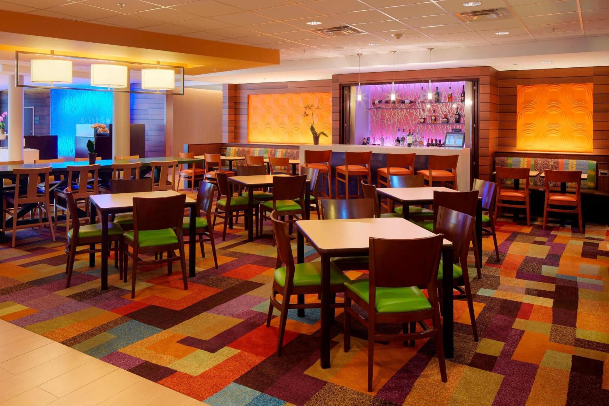 Fairfield Inn & Suites By Marriott Springfield Northampton/Amherst Екстер'єр фото